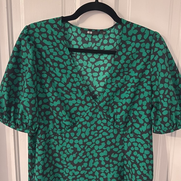 Uniqlo // Green Puff Sleeve V-Neck Sundress - Picture 3 of 6